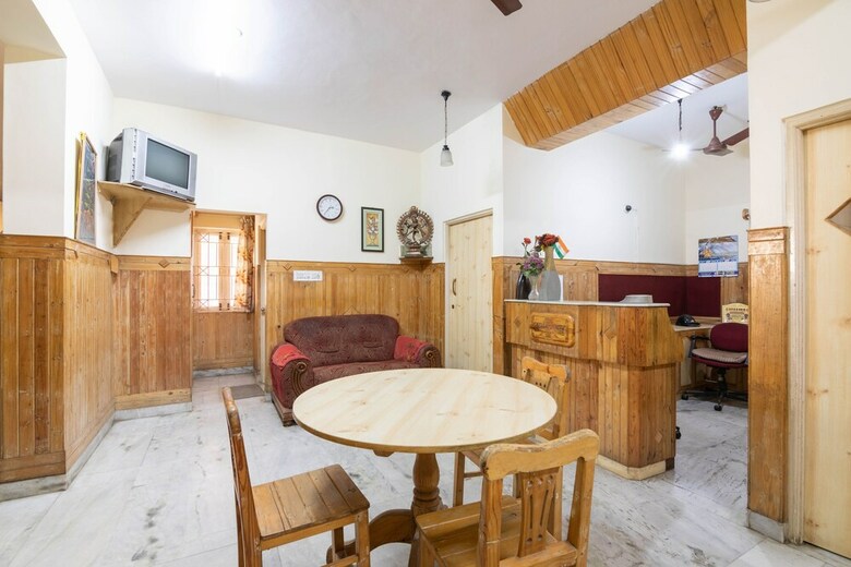 Hotel Oyo 22407 Golden Sands Classic