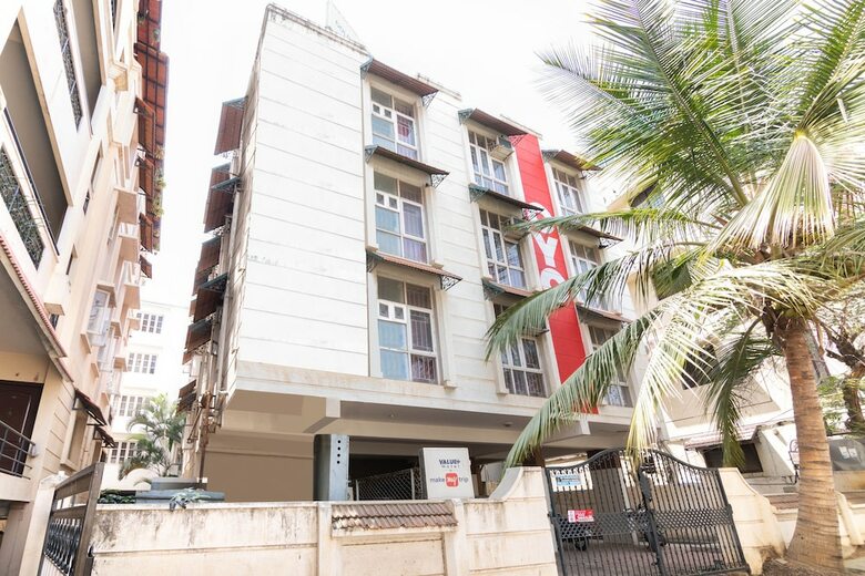 Hotel Oyo 22407 Golden Sands Classic