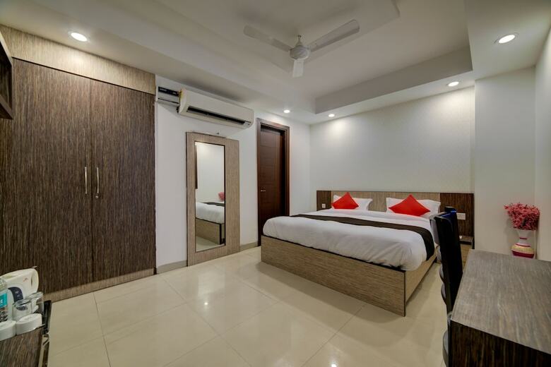 Hotel Oyo 22527 Supreme Residency