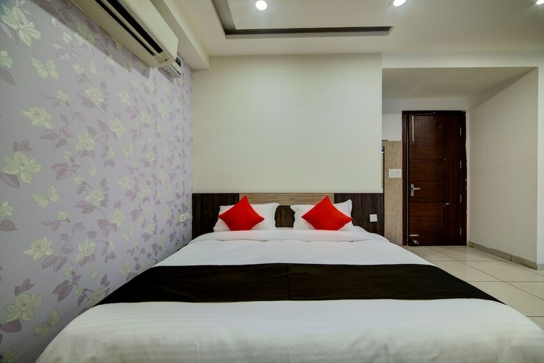 Hotel Oyo 22527 Supreme Residency
