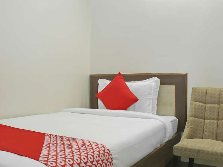 Oyo 22792 Hotel Jayratna