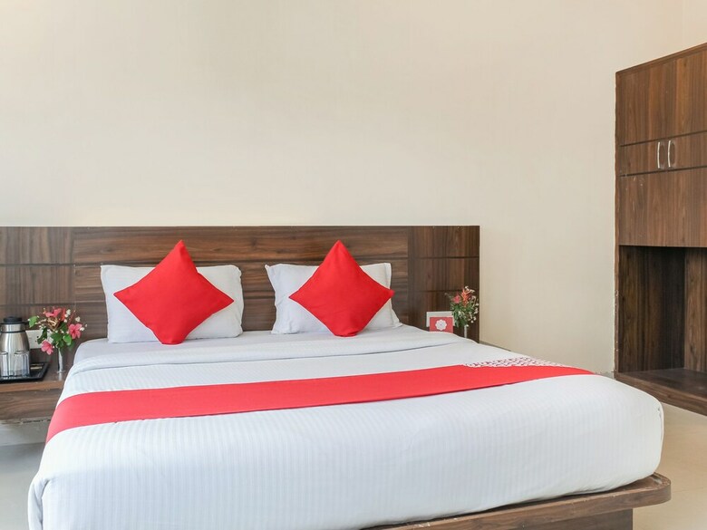 Hotel Oyo 22692 Flagship Strand Resort