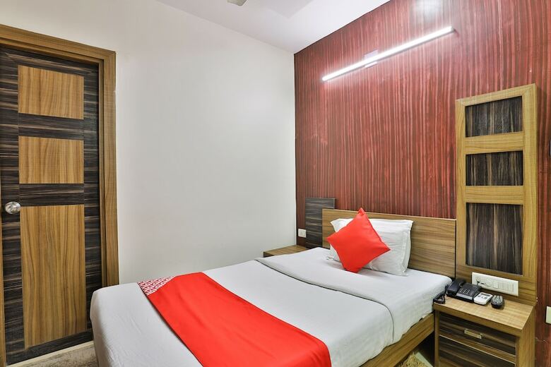 Oyo Rooms 229 Hotel Classic Inn