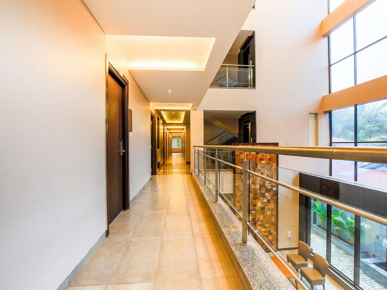 Hotel Capital O 23452 Rivasa Emerald