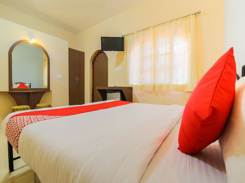 Hotel Oyo 7686 Rose Garden Standard Rooms