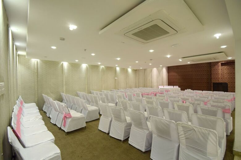 Capital O 23134 Hotel Radiant Star