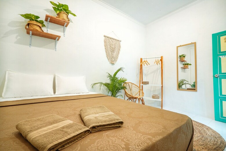 Hostal Snooze Guesthouse Yogyakarta - Hostel