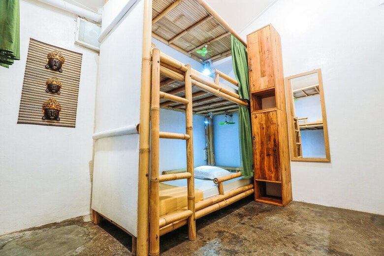 Hostal Snooze Guesthouse Yogyakarta - Hostel