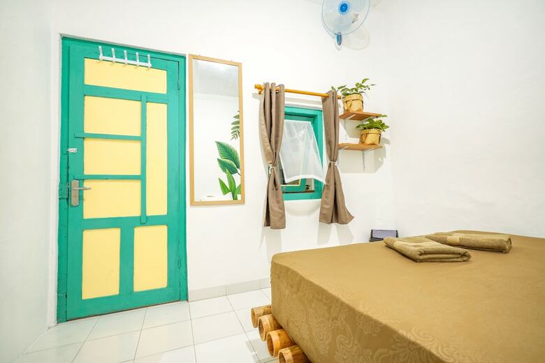 Hostal Snooze Guesthouse Yogyakarta - Hostel