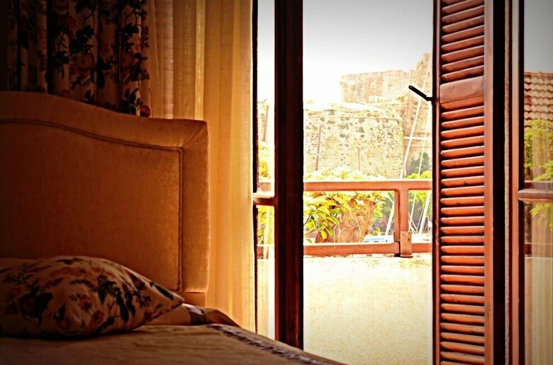 Breeze Flora Hotel