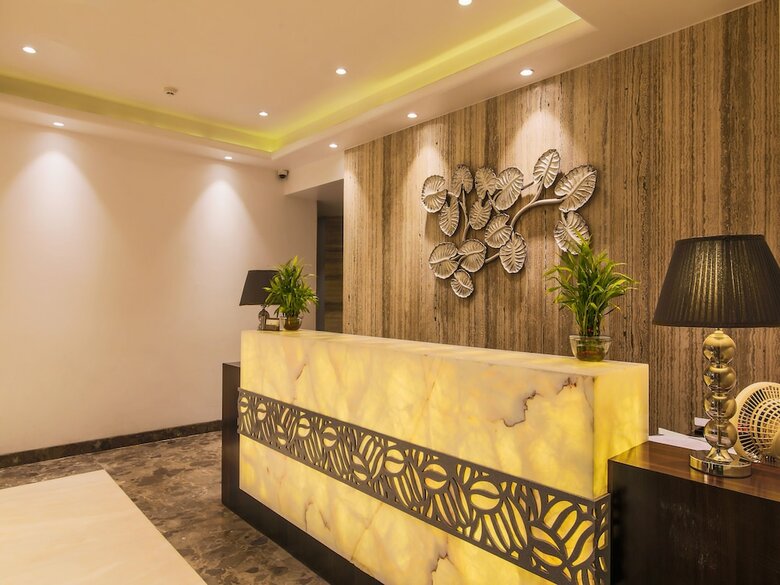 Hotel Edition O 30034 Flora Residency