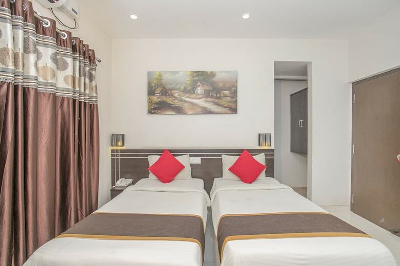 Hotel Oyo 24093 Kp Suits