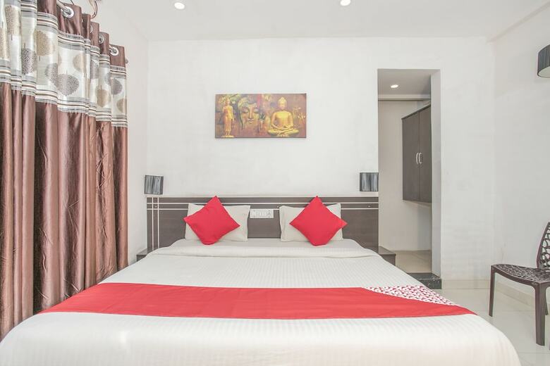 Hotel Oyo 24093 Kp Suits