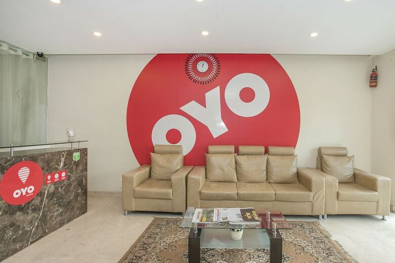 Hotel Oyo 24093 Kp Suits