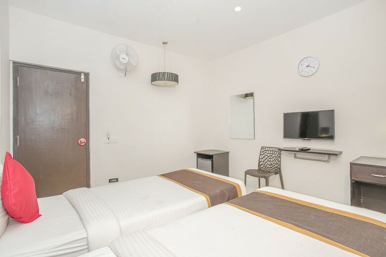 Hotel Oyo 24093 Kp Suits
