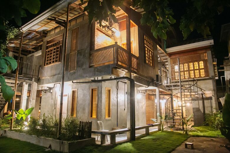 Hostal The Flying Fish Hostel
