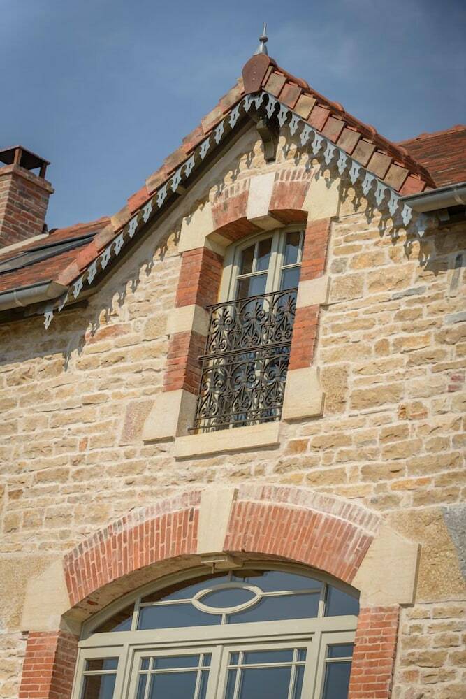 Chai Du Chateau de Morteuil