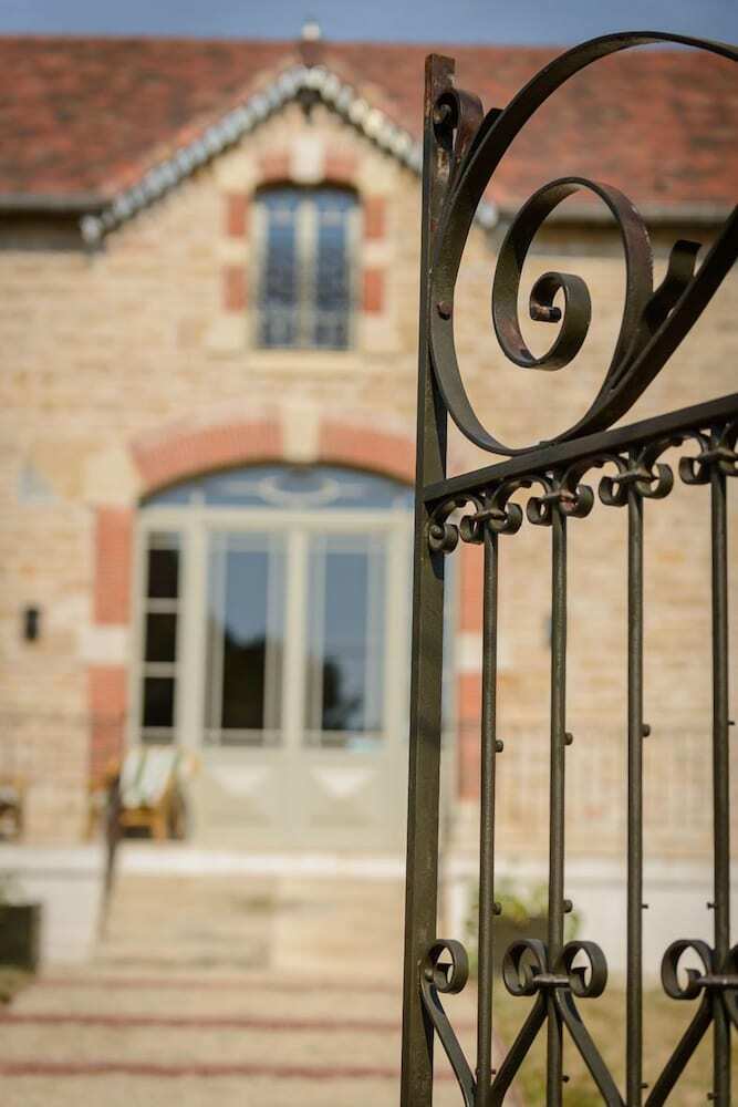 Chai Du Chateau de Morteuil