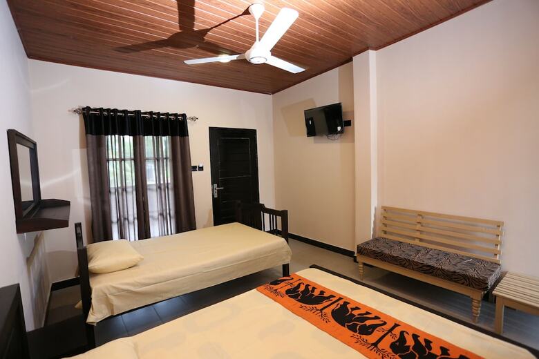 Bed & Breakfast Edwin's Air-port Stay
