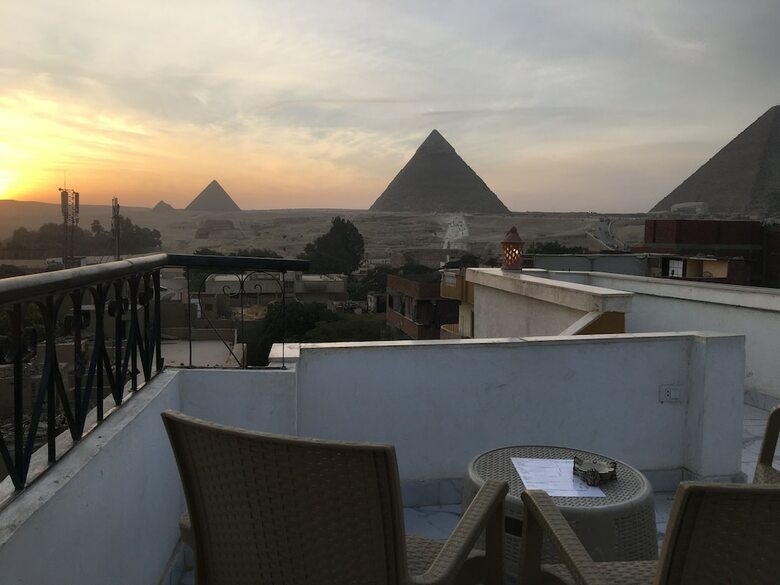 Bed & Breakfast Sunshine Pyramids View Inn