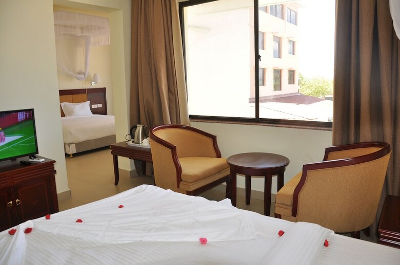 Luwa Evergreen Hotel