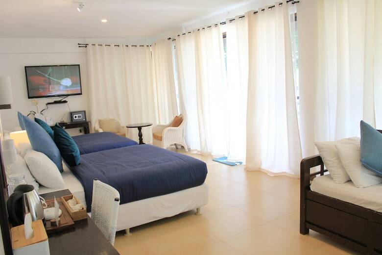 Hotel Laiya White Cove Beach Resort