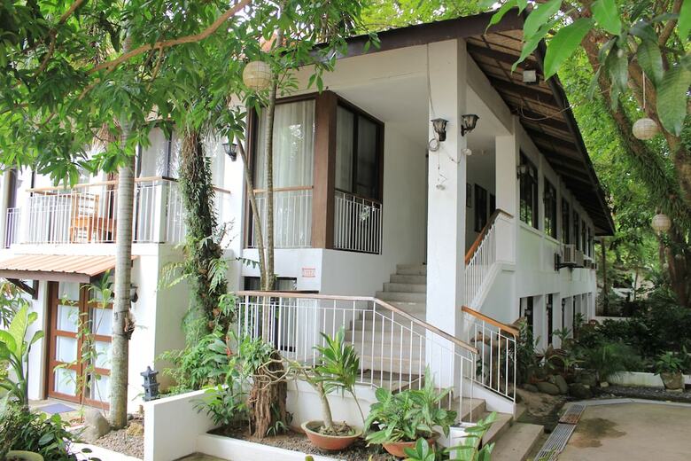 Hotel Laiya White Cove Beach Resort