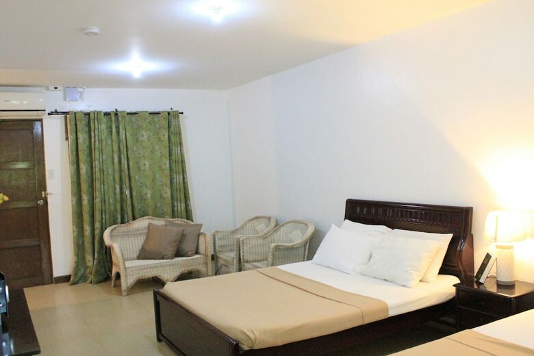 Hotel Laiya White Cove Beach Resort