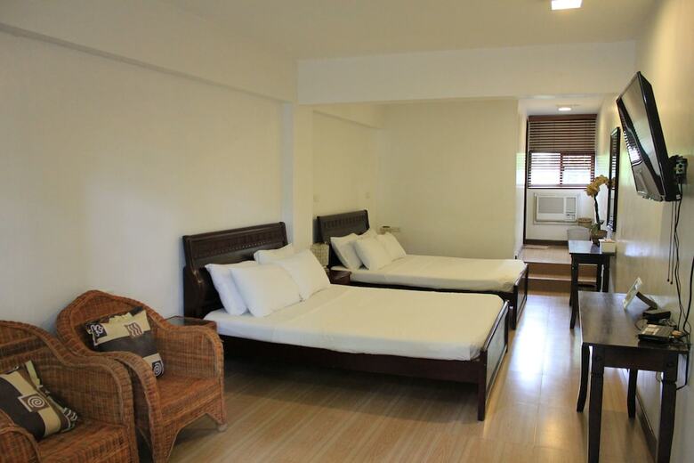 Hotel Laiya White Cove Beach Resort