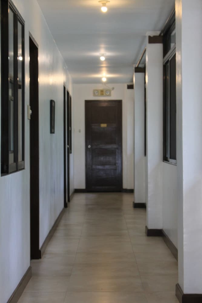 Hotel Laiya White Cove Beach Resort