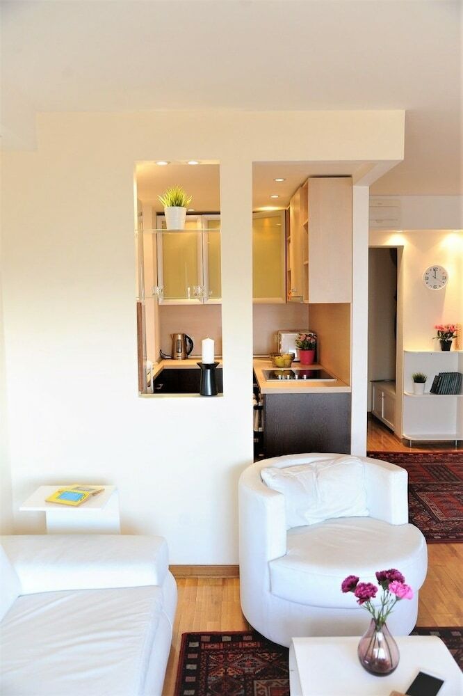 Bella Art Apartments