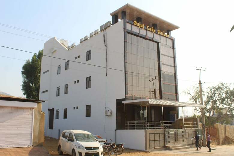 Hotel Bajaj Lake Palace