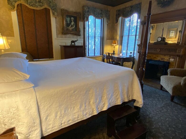 Bed & Breakfast Foley House Inn