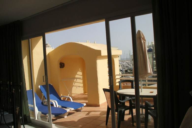 Apartamento En Puerto Marina B32