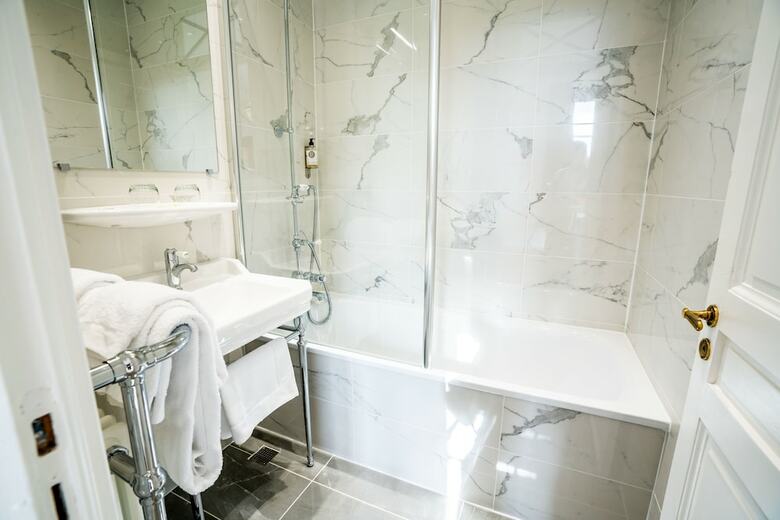 Hotel Mathieu Kergourlay H�tel de Boisgelin