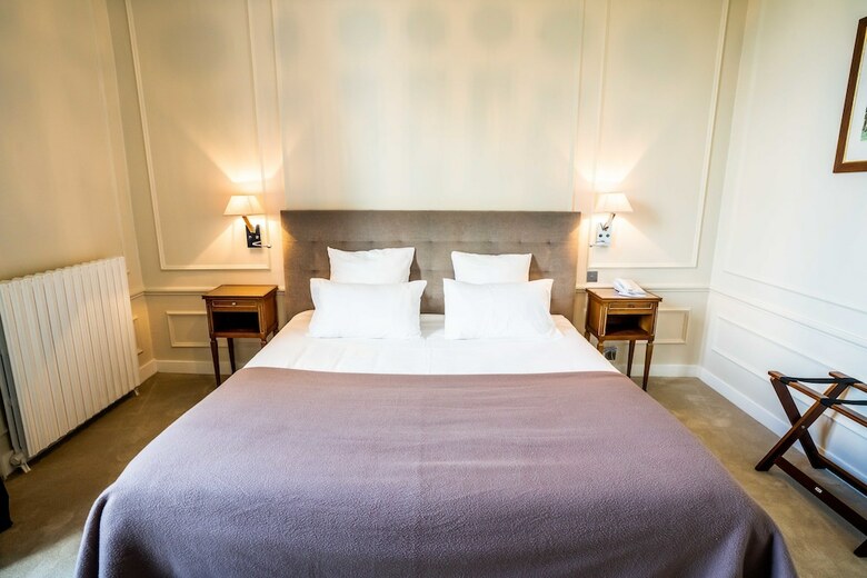 Hotel Mathieu Kergourlay H�tel de Boisgelin