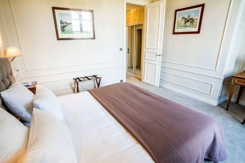 Hotel Mathieu Kergourlay H�tel de Boisgelin