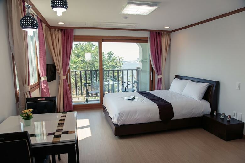 Pension The Bay Jeju Resort
