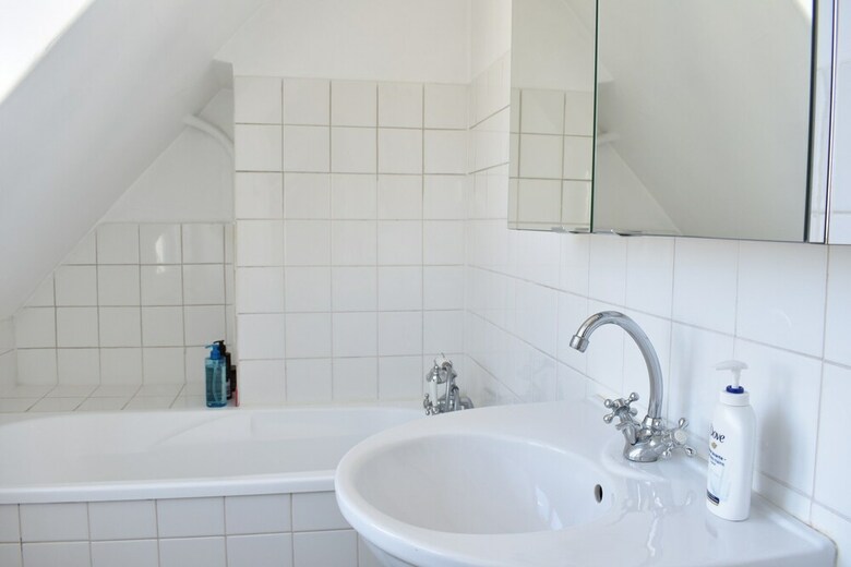 1 Bedroom Apartment Near Champs Elysee