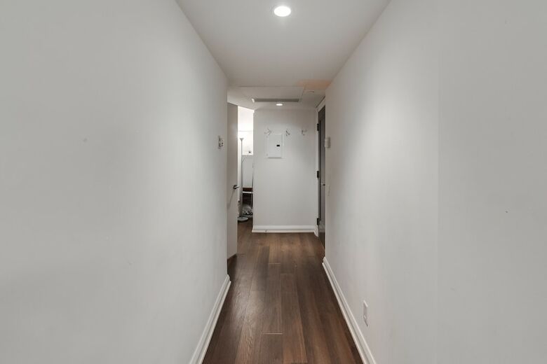 Amazing Royal Suites Yorkville