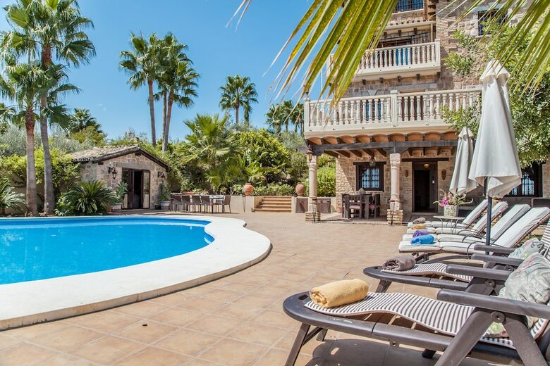 Cubo's Villa Dos Reyes