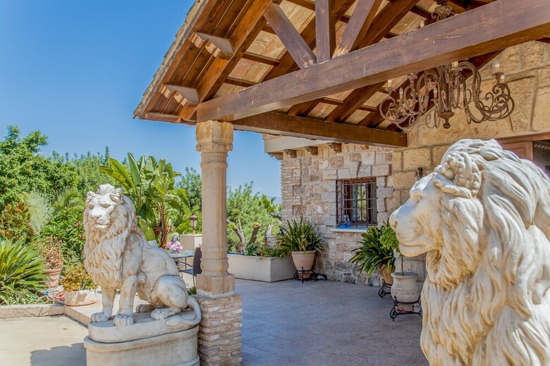 Cubo's Villa Dos Reyes