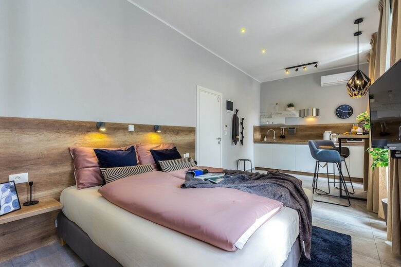 Number 1 Deluxe Apartments