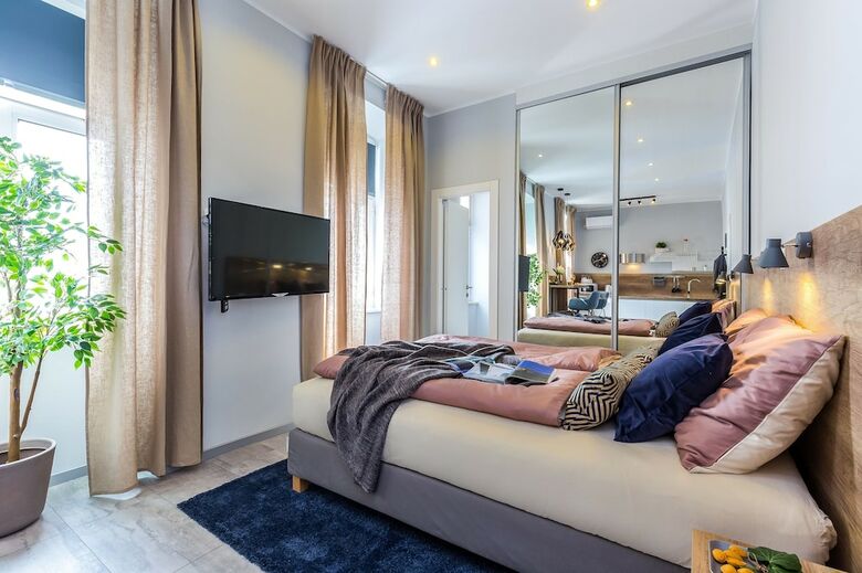 Number 1 Deluxe Apartments