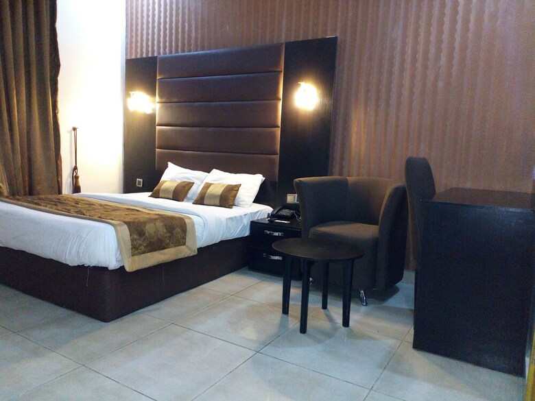 Bana Hotel & Suites
