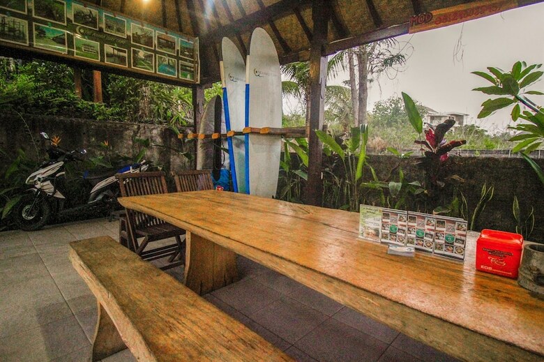 Bed & Breakfast The Anara Surfing Camp