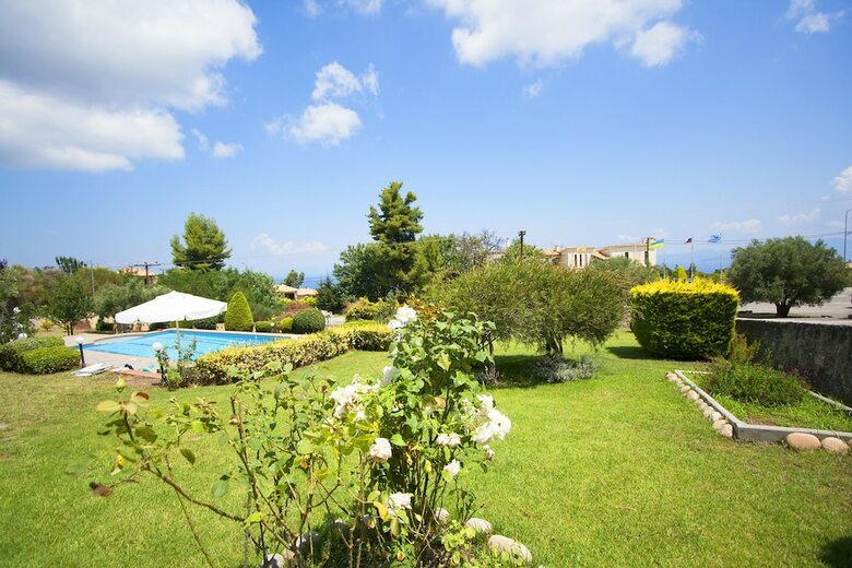 Bizmut Garden House Shared Pool