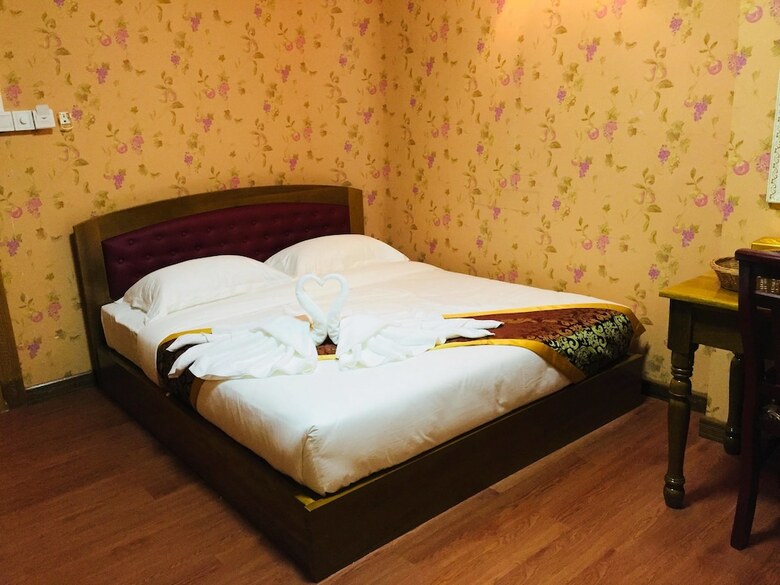C & Y Hotel