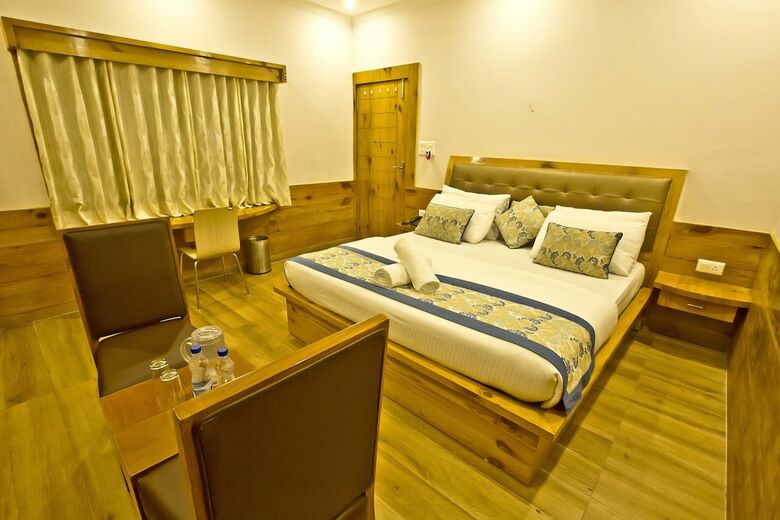 Hotel Quartz Himalayan Brothers