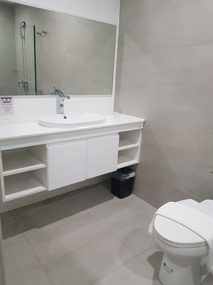 Travelite Hotel Legarda